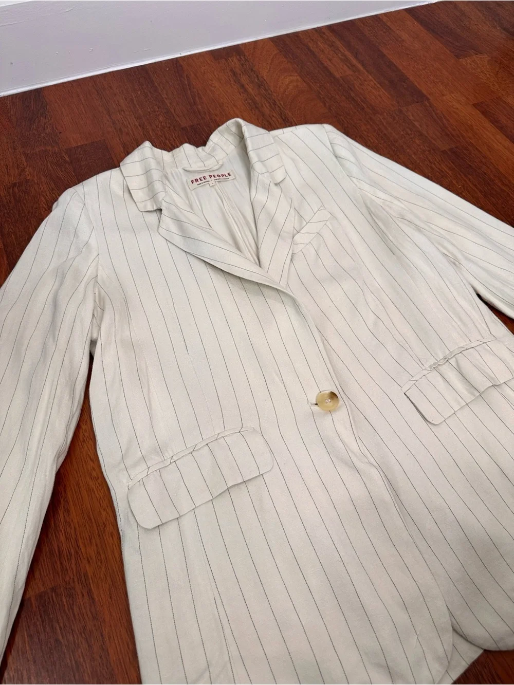 Free People Light Beige Linen blend pinstripe Blazer. Lagenlook. Relaxed fit. S